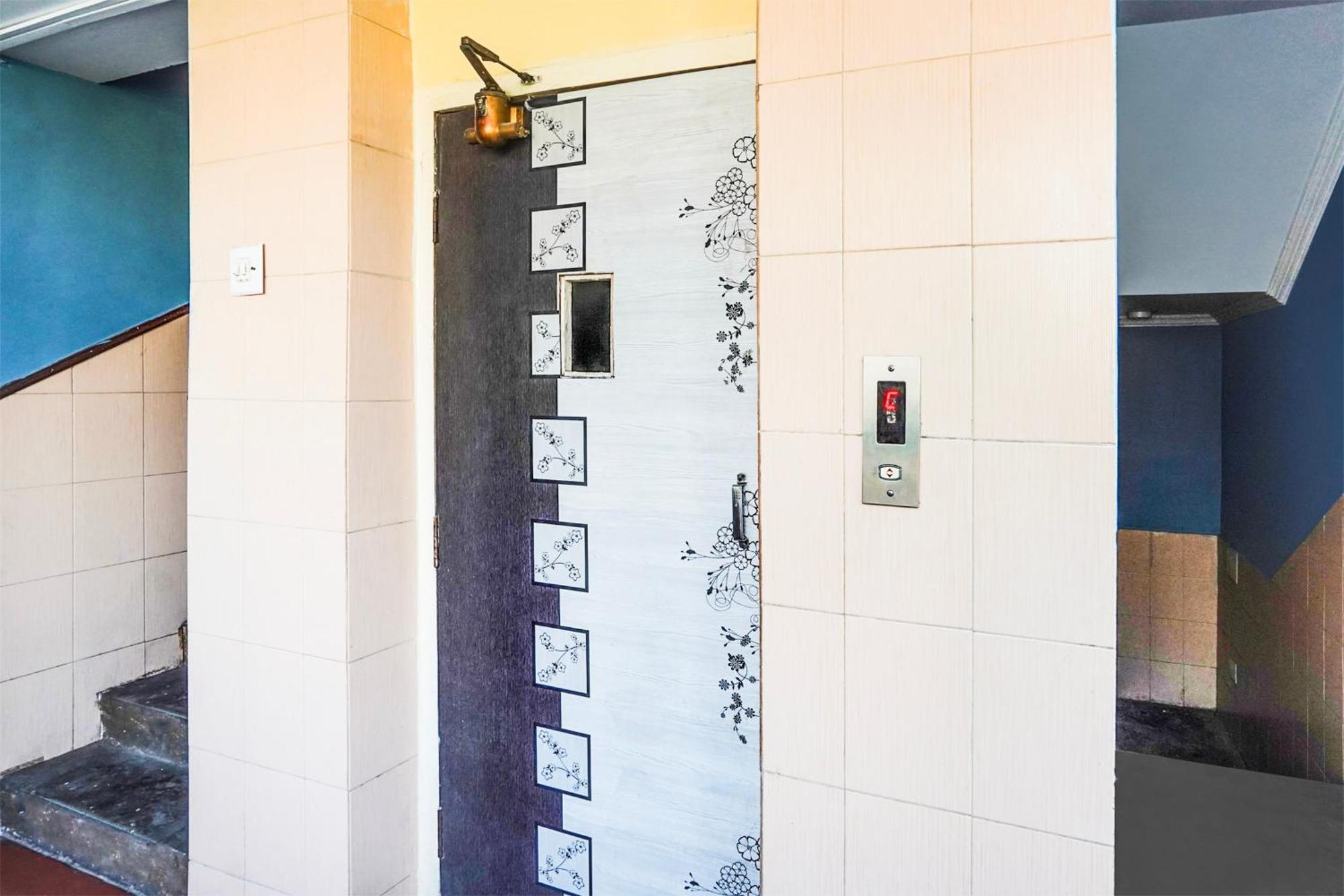 Hotel O Vibrant Residency Ahmedabad Bagian luar foto