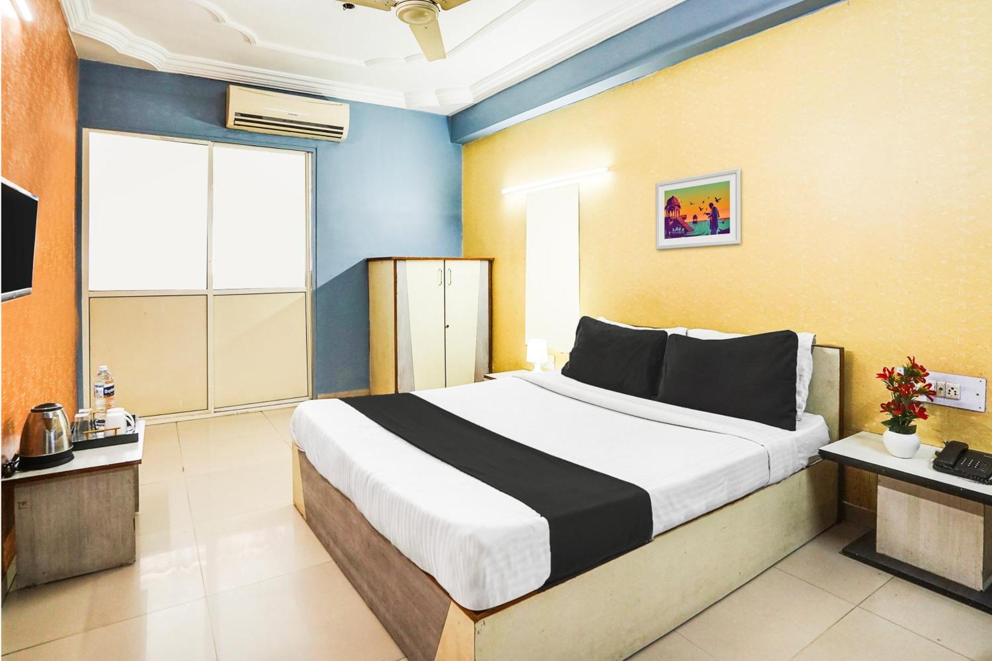 Hotel O Vibrant Residency Ahmedabad Bagian luar foto
