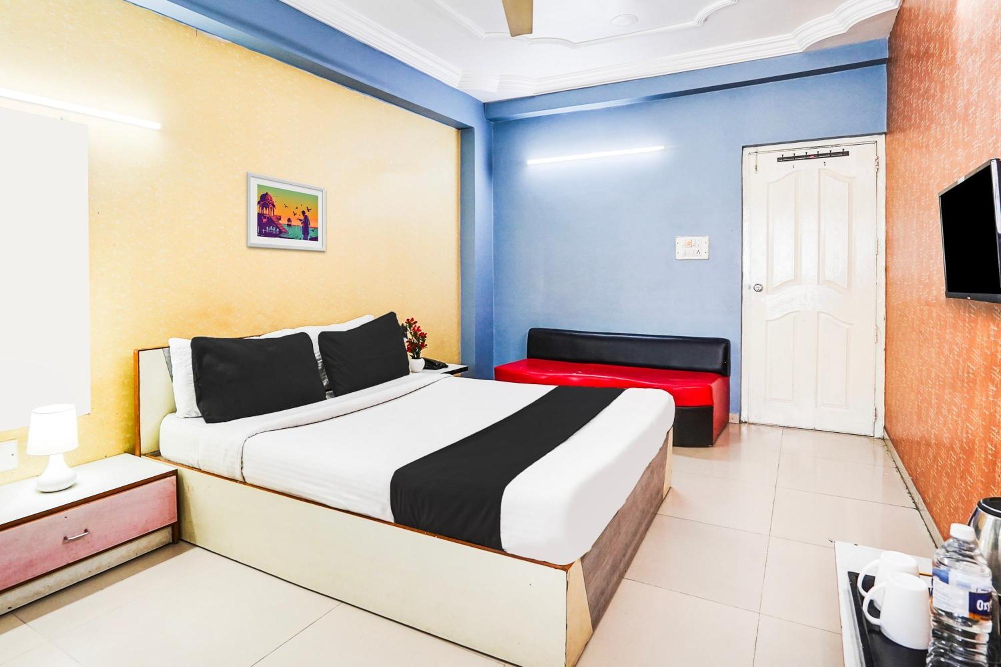 Hotel O Vibrant Residency Ahmedabad Bagian luar foto