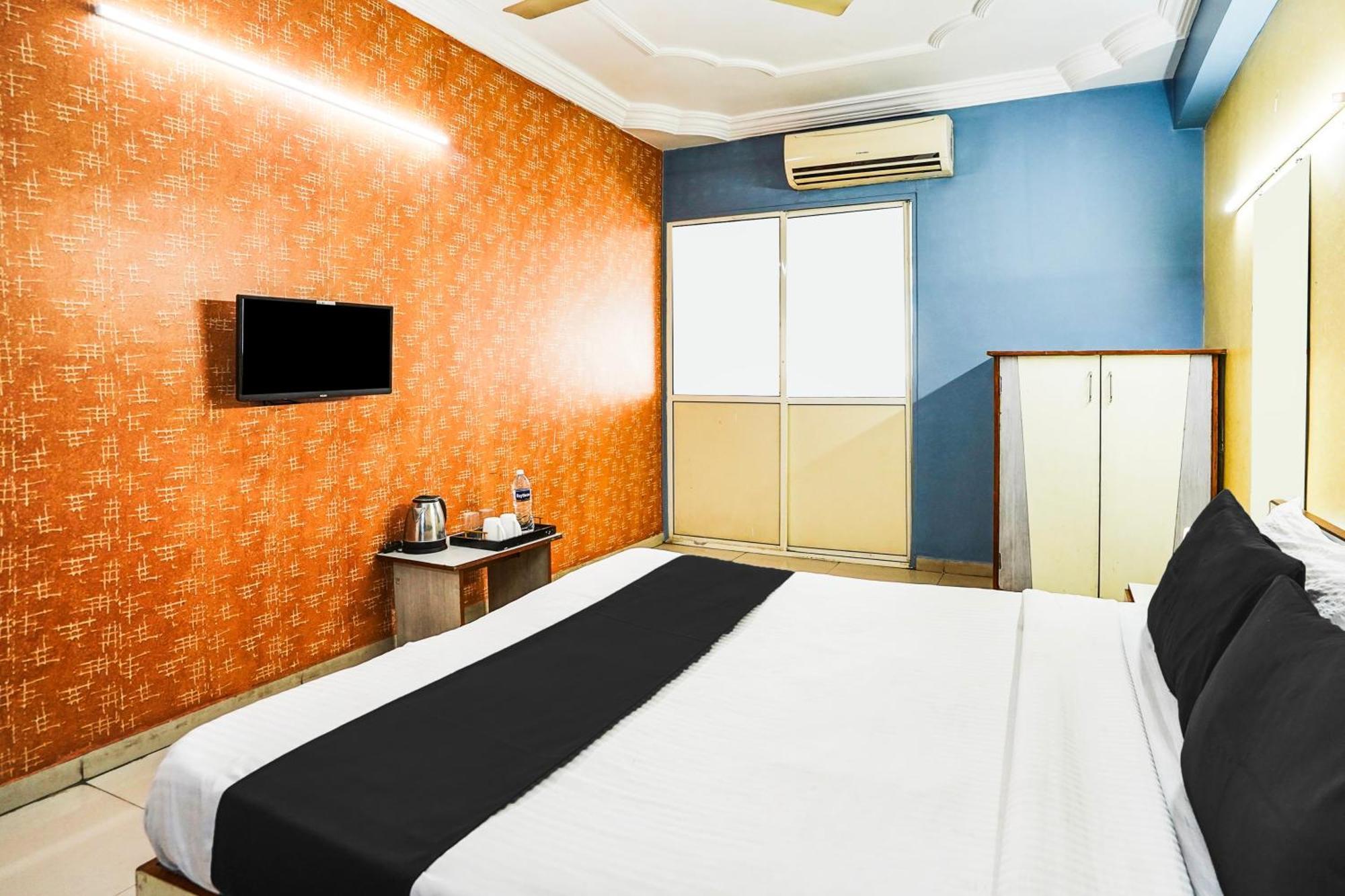 Hotel O Vibrant Residency Ahmedabad Bagian luar foto